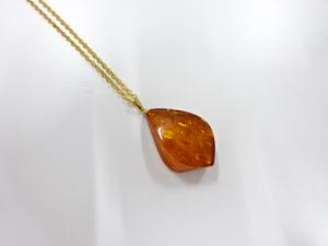 琥珀　ネックレス